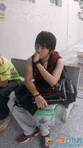 中国好室友地震时救出6台电脑3个单反1只龟 中国好室友地震时救出6台电脑3个单反1只龟