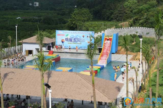 新兴太阳岛水上乐园 新兴太阳岛水上乐园
