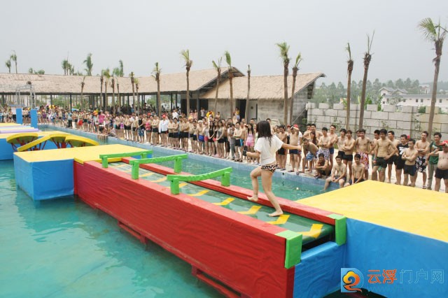 新兴太阳岛水上乐园 新兴太阳岛水上乐园