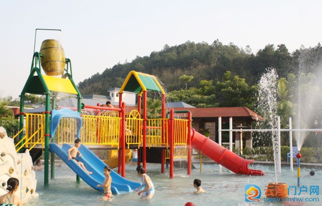 新兴太阳岛水上乐园 新兴太阳岛水上乐园