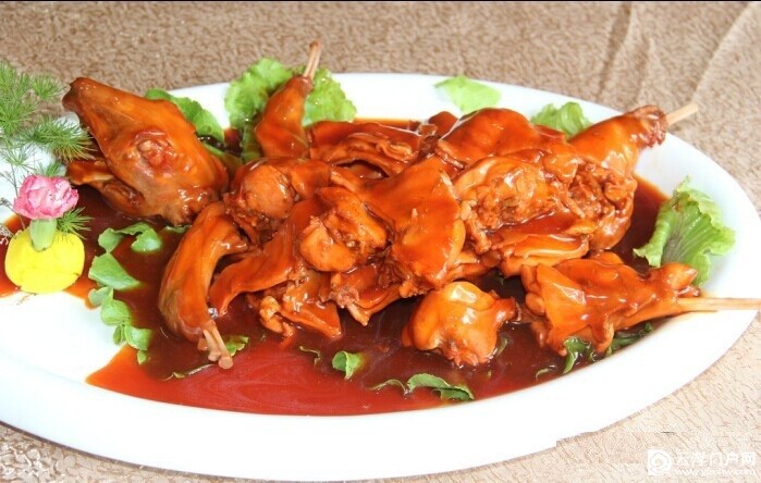 蟠龙山庄农家特色菜土味、绿味,让您回味无穷! 蟠龙山庄农家特色菜土味、绿味,让您回味无穷!