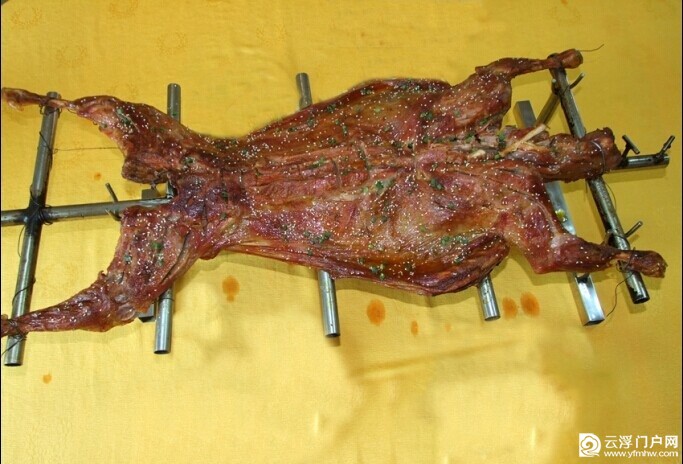 蟠龙山庄农家特色菜土味、绿味,让您回味无穷! 蟠龙山庄农家特色菜土味、绿味,让您回味无穷!