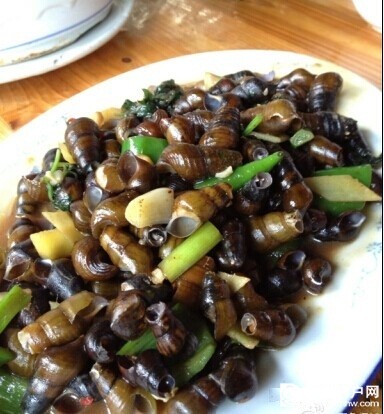 蟠龙山庄农家特色菜土味、绿味,让您回味无穷! 蟠龙山庄农家特色菜土味、绿味,让您回味无穷!